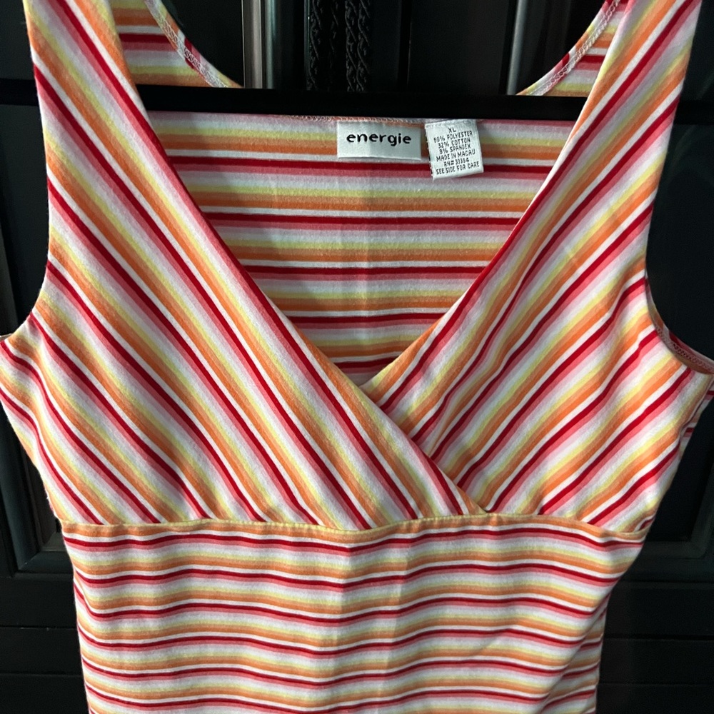 Women’s super cute, Top Kris Kross, front colors orange red white size Xlarge